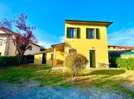 Nazario Sauro - Lucca by the walls