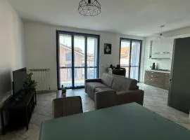 De Homes - Appartamento moderno con Balcone vicino Assago e Milano