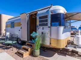 SS Mindy - A Unique Tombstone Stay, hotel em Tombstone