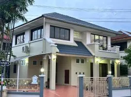 Spacious and peaceful 3 bedrooms detached house inside Bangkok