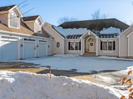 White Mountain Retreat with Theater, Fire Pit, Game Room and River Access, hotel in Woodstock