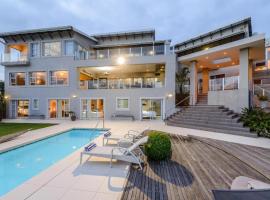 11 On Fairway Villa by Euphoric Leisure, hotel met hottubs in Southbroom