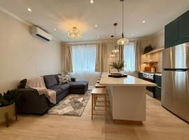 Brand New Boutique Home 6 BR Sleeps 20 Savannah, hotel v destinaci Port-of-Spain