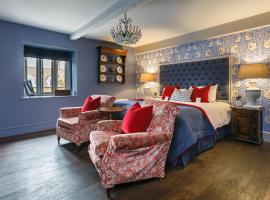 Ffolkes, hotel with hot tubs in Hillington