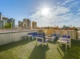 Walk to Harbor and Dining! Spacious San Diego Home