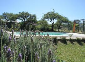 AGUAPÉ - Alojamiento rural con PILETA, hotel in Chajarí