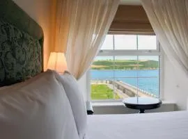 Walter Raleigh Hotel