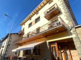 Hostal Collsacabra: L’ Esquirol'da bir otel