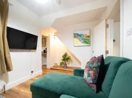 Bright Bath Apartments, 3 Mins to Station