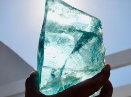 Enilion Luxury Suites, hotel in Kyra Panagia