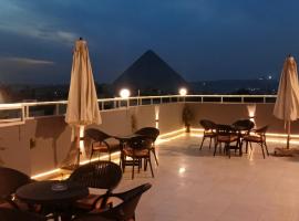 phoenix Pyramids- roof top, letovi&scaron;če v Kairu