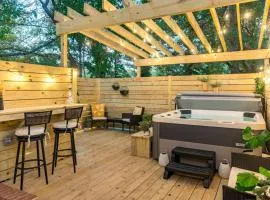 3mi to Downtown Hot Tub Fire Pit