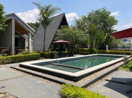 Hotel Restaurant Fitahiana Logde Ampefy - Site 2 Tsarahafatra II, hotel med parkering i Ampefy