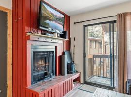 Mountain Charmer Steps to Main St and Trails, hotel a Frisco