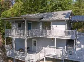 The Galaxy Getaway - Talking Rock Creek Resort