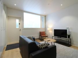 Spacious Apartment for 4 with Sauna, hotelli Karhulassa