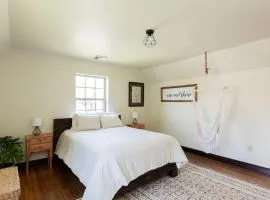 Conestoga Cottage with Hot Tub