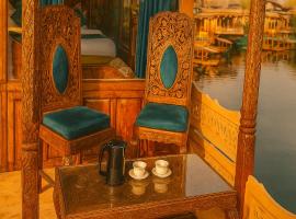 halloween palace，位于斯利那加的海滩酒店