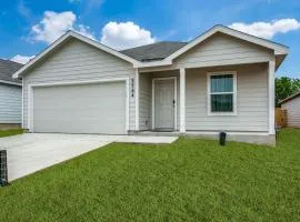 Spacious 4BR Family Home in New Braunfels