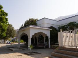 بيت الشّاب, hotel s vířivkou v destinaci Ţīwī