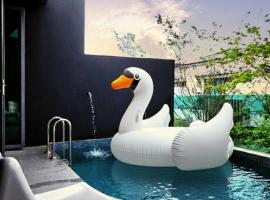 Cyberjaya Puchong JWJ Pool Villa, hotel in Cyberjaya