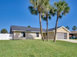Bright Ormond Beach Home about 14 Mi to Daytona!, hotel in Ormond-by-the-Sea