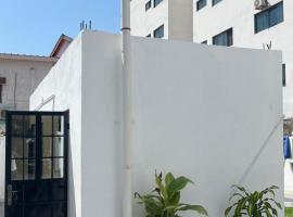 Fajara Apartments, מלון בFajara