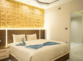 Pyraking Pyramids View Hotel, hotel with hot tubs in Giza