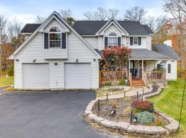 7 Mi to Slopes: Family Getaway in Stroudsburg, khách sạn ở Stroudsburg