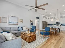 Steps to Beach, Luxury 4BR & 4BA, Views, Games, Dog-Friendly