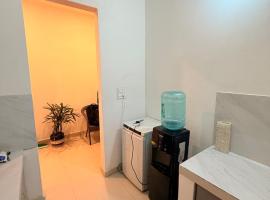 The Happy Hangout-Luxe Stay, hotel em Zirakpur