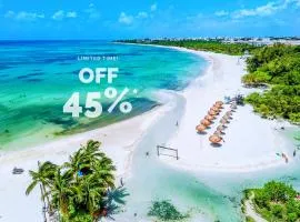 Romantic Escape I 500m Award-Winning Beach I Memory Foam King Bed I AC Kitchen WiFi 4B