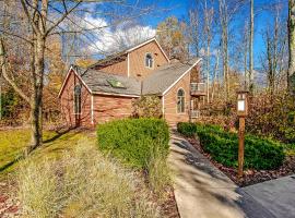 Crystal Mountain Condo - Wintergreen 535, hotel v destinaci Thompsonville