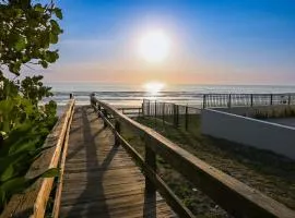 Gorgeous Beach Front Condo Near Flagler Ave - 701