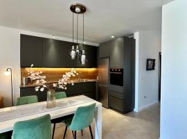 Luxury Private Suite & Room St Julians Central - Shared Apt, hotel en Is-Swieqi