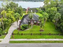 Riverfront Escape! Private Pier, 4 BR Home and Room to Entertain