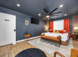 KingBeds Skylight 1GB Wi-Fi Step-free Clean, מלון בבייקרספילד