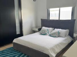 Blue Tulip - Strovolos, pet-friendly hotel in Kato Lakatamia
