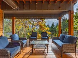 Evergreen Retreat A 30 Night Minimum home, hotel v destinaci White Salmon