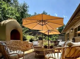 Art Deco Gem-King Suite-Hot Tub-Outdoor Fire Place