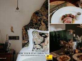 The Boars Head, Fife Restaurant and Rooms，位于Auchtermuchty的低价酒店