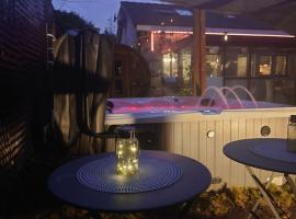 Beach House, hotel in Brasschaat