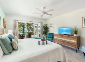 The Tropical Breeze Cottage, hotel in Sand Bluff