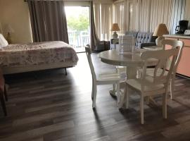 Unit 222 Beautiful Cedar key、シダー・キーのホテル