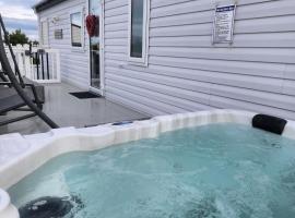 Hot tub lodge grange leisure park Mablethorpe, hotel in Mablethorpe