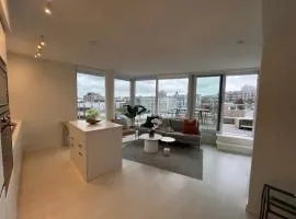 Heart of Vancouver stylish and cozy apartment