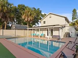 Saltwater Pool and Putting Green Bradenton Oasis