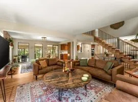 Spacious Comfort in Scenic Monument