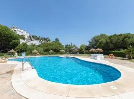 Lovely 2 bed apt overlooking golf