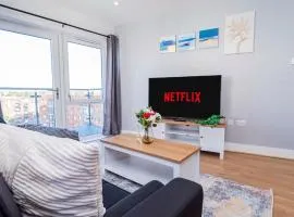 Spacious 2BR with Sea View, Zip Beds, Free Parking and FAST Wi-Fi